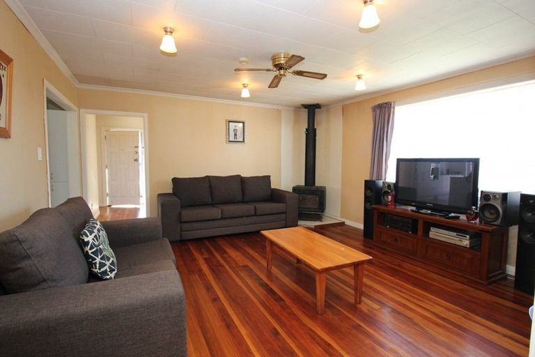 Photo of property in 12 Standish Street, Inglewood, 4330