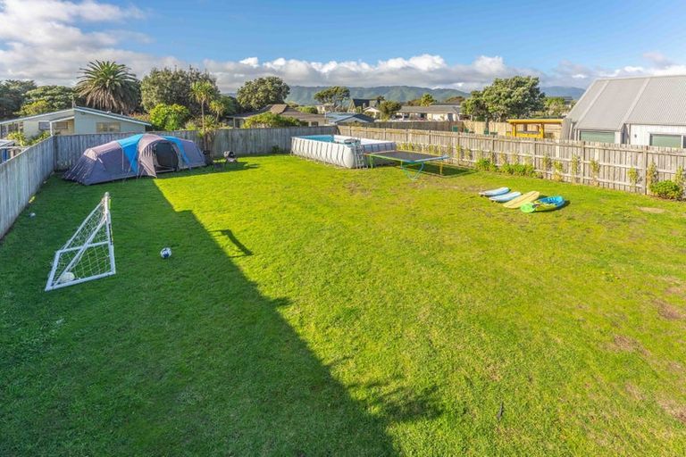 Photo of property in 7 Eruini Street, Waikanae Beach, Waikanae, 5036
