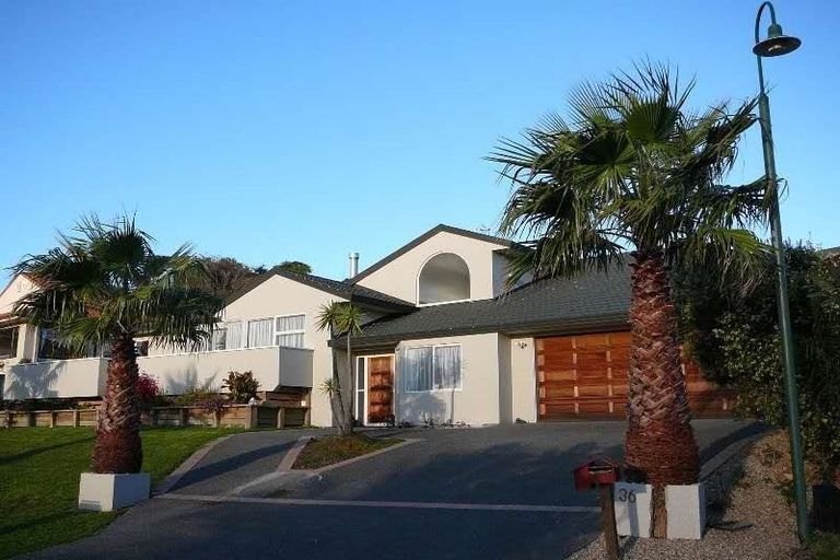Photo of property in 36 Tyrico Close, Unsworth Heights, Auckland, 0632