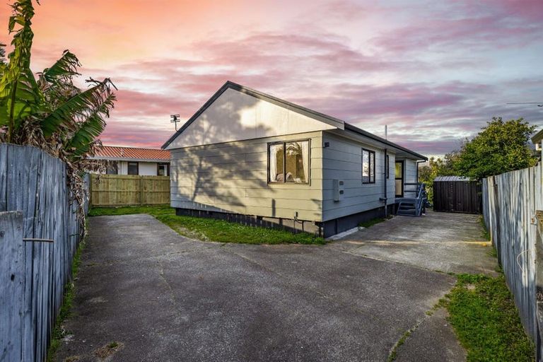 Photo of property in 12 Cameron Place, Ranui, Auckland, 0612