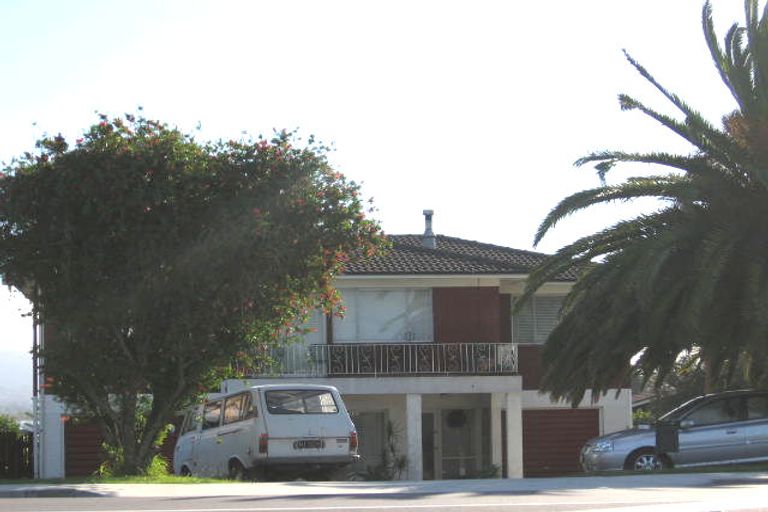 Photo of property in 4214 Great North Road, Glendene, Auckland, 0602