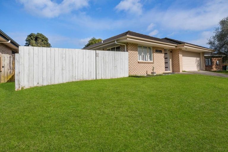 Photo of property in 19 Liddesdale Place, Papakura, 2110