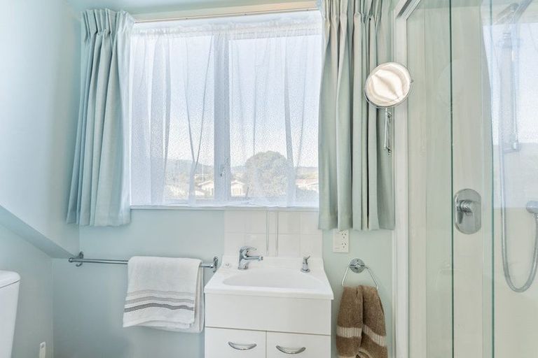 Photo of property in 114 Field Way, Waikanae Beach, Waikanae, 5036