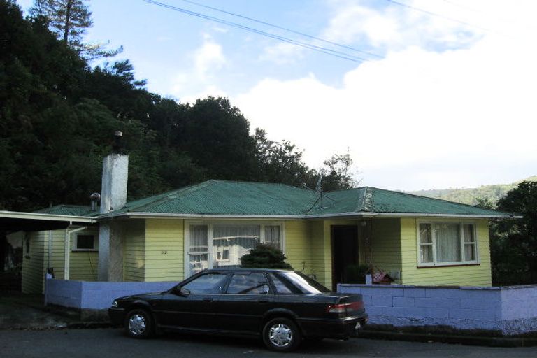 Photo of property in 32 Shackleton Grove, Stokes Valley, Lower Hutt, 5019
