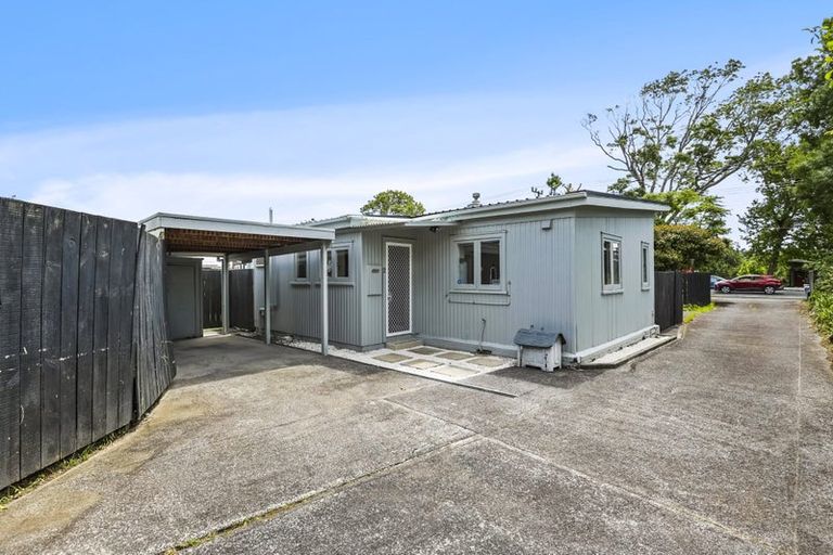 Photo of property in 2/176 Henderson Valley Road, Henderson, Auckland, 0612