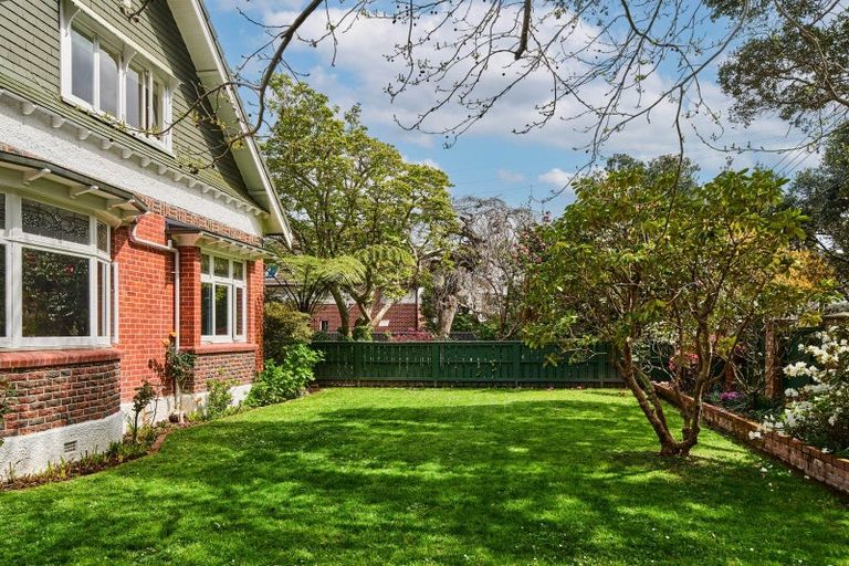 Photo of property in 14 Hinau Street, Woburn, Lower Hutt, 5010