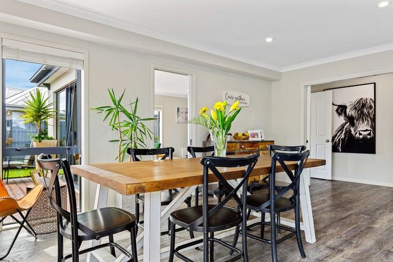 Photo of property in 8 Milkers Gate, Parklands, Christchurch, 8083