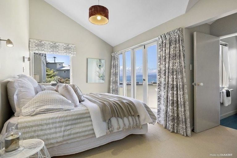 Photo of property in 53 Harbour View Road, Northland, Wellington, 6012