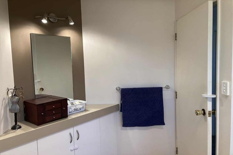 Photo of property in 1/279 Hobsonville Road, Hobsonville, Auckland, 0618