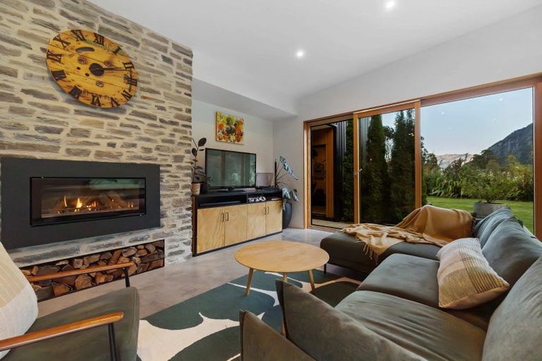 Photo of property in 42 Tui Drive, Mount Creighton, Queenstown, 9371