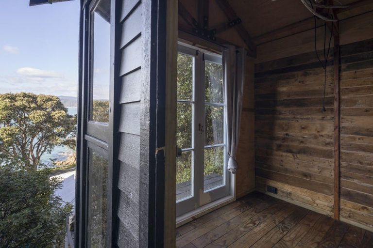 Photo of property in 397 Karaka Bay Road, Karaka Bays, Wellington, 6022