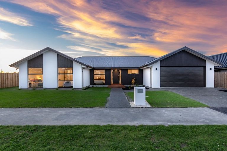 Photo of property in 13 Sarikei Avenue, Northwood, Christchurch, 8051