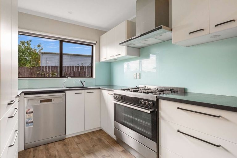 Photo of property in 2/17 Mcdougall Street, Manurewa East, Auckland, 2102