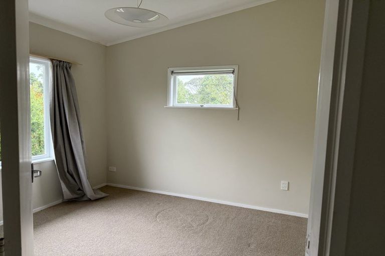 Photo of property in 14 Raymond Terrace, Northcote, Auckland, 0627