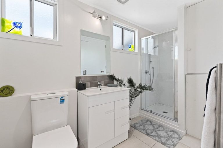 Photo of property in 42a Woodglen Road, Glen Eden, Auckland, 0602