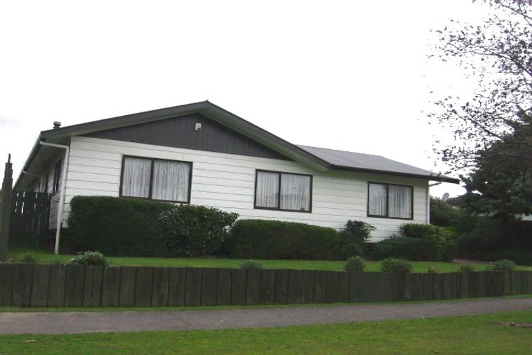Photo of property in 23 Peter Hall Drive, Kelvin Grove, Palmerston North, 4414