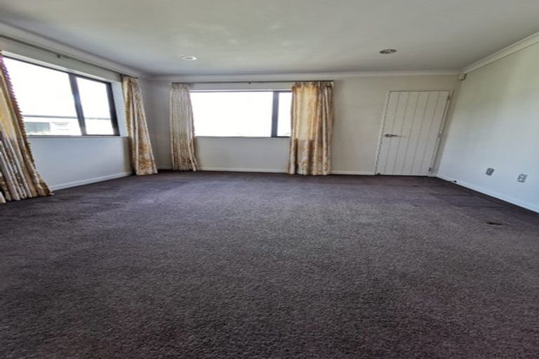 Photo of property in 114 Tamahere Drive, Glenfield, Auckland, 0629