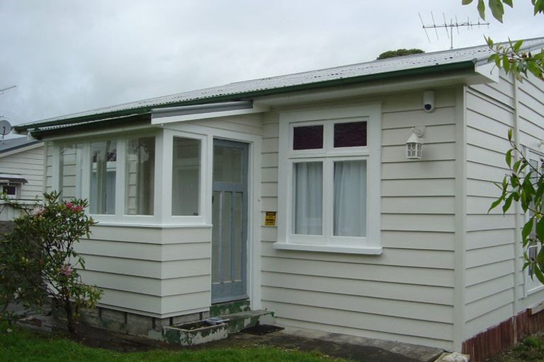Photo of property in 8 Waiari Road, Conifer Grove, Takanini, 2112