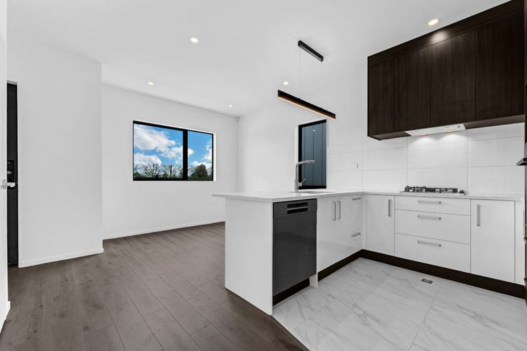 Photo of property in 137 Grove Road, Papakura, 2110
