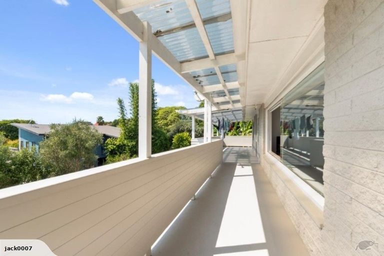 Photo of property in 41 Pohutukawa Avenue, Red Beach, 0932