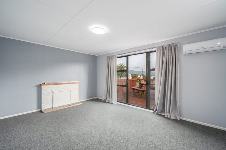 Photo of property in 61 Castor Crescent, Cannons Creek, Porirua, 5024