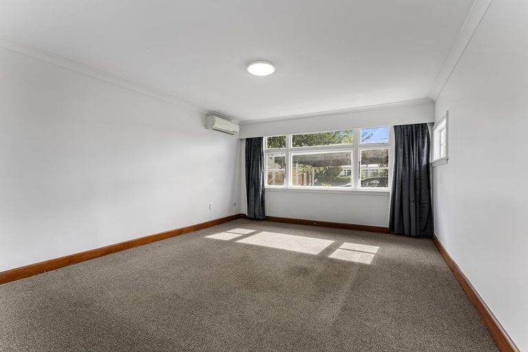 Photo of property in 43 Aorangi Road, Bryndwr, Christchurch, 8053