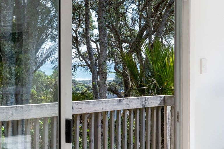 Photo of property in 188 Motutara Road, Muriwai, Waimauku, 0881