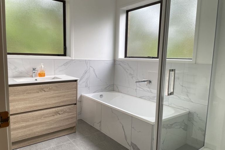 Photo of property in 84a/2 Avonleigh Road, Green Bay, Auckland, 0604