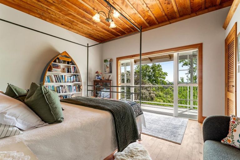 Photo of property in 1228 Sandspit Road, Sandspit, Warkworth, 0982