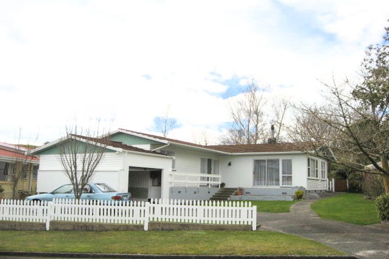 Photo of property in 11 Limbrick Street, Waipawa, 4210