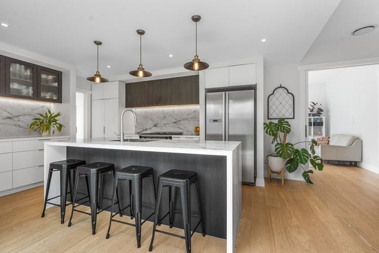 Photo of property in 136 Queen Street, Northcote Point, Auckland, 0627