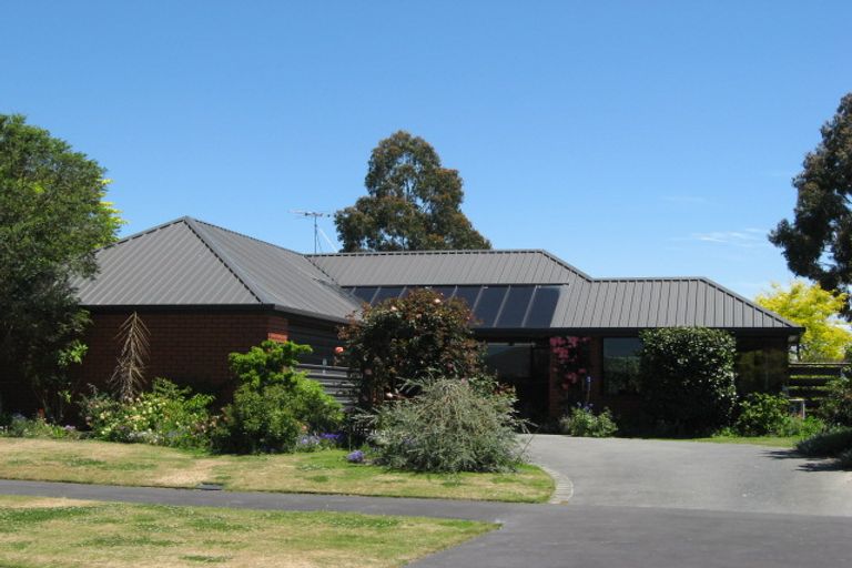 Photo of property in 14 Hatfield Place, Avonhead, Christchurch, 8042