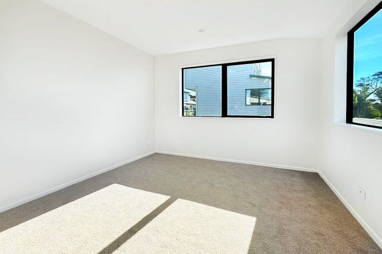 Photo of property in 16f Sheridan Drive, New Lynn, Auckland, 0600