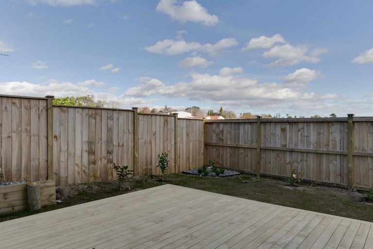 Photo of property in 4/21 Akoranga Drive, Northcote, Auckland, 0627