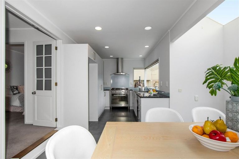 Photo of property in 6 Glucina Avenue, West Harbour, Auckland, 0618