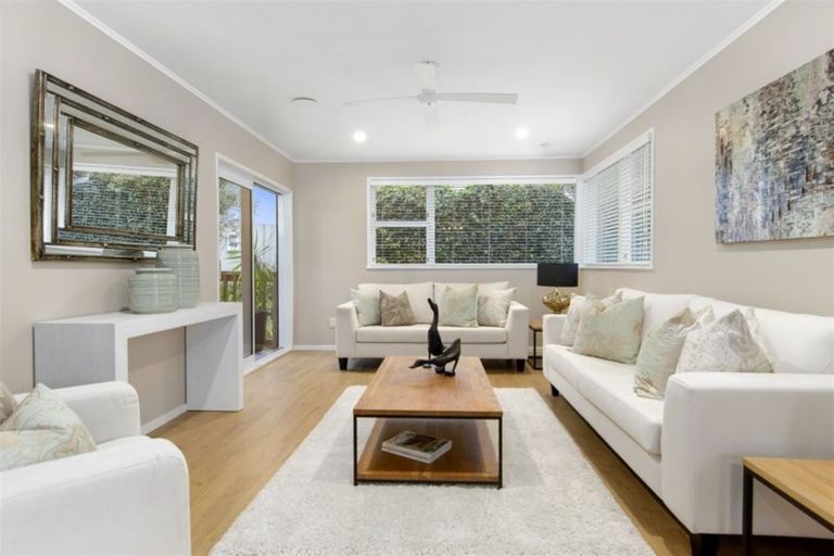 Photo of property in 8 Intrepid Place, Torbay, Auckland, 0630