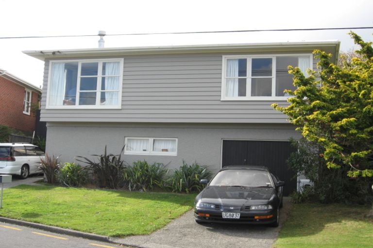 Photo of property in 28 Longcroft Terrace, Newlands, Wellington, 6037