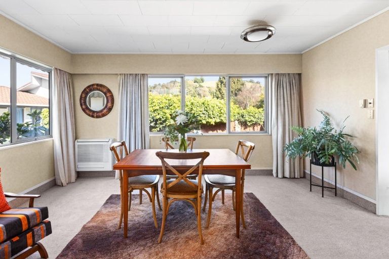 Photo of property in 14 D'arcy Place, Taradale, Napier, 4112