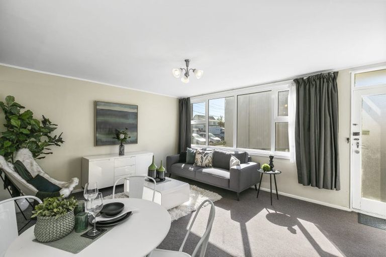 Photo of property in 55u2 Apu Crescent, Lyall Bay, Wellington, 6022