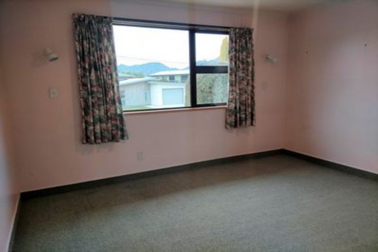 Photo of property in 2 Athenry Road, Bridge Hill, Alexandra, 9320