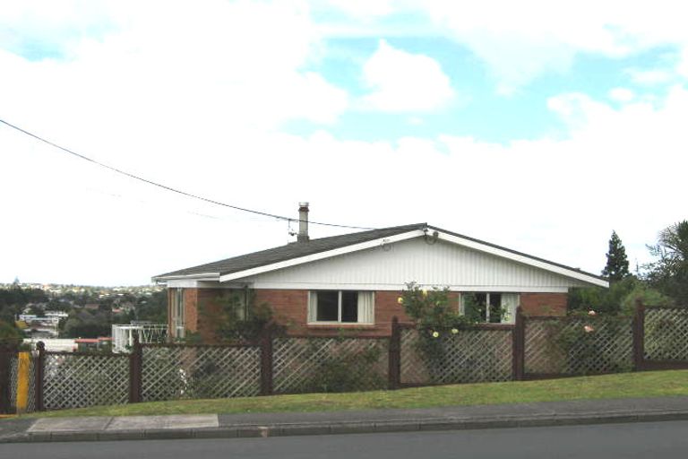 Photo of property in 1/59a Target Road, Totara Vale, Auckland, 0629
