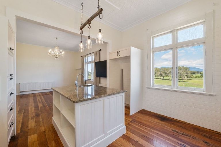 Photo of property in 1106 Egmont Road, Egmont Village, New Plymouth, 4372