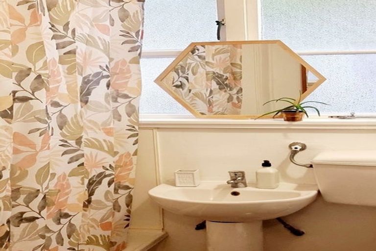 Photo of property in 3 Brown Grove, Fairfield, Lower Hutt, 5011