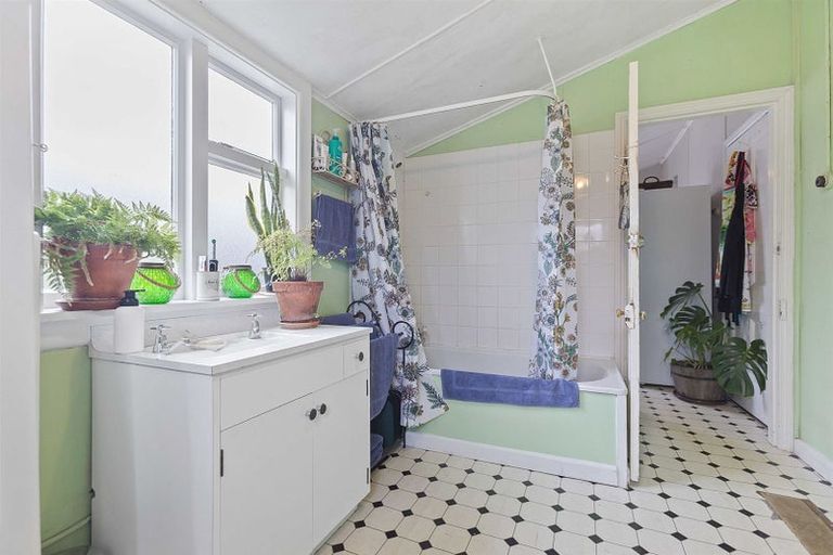 Photo of property in 15 Clare Road, St Albans, Christchurch, 8014