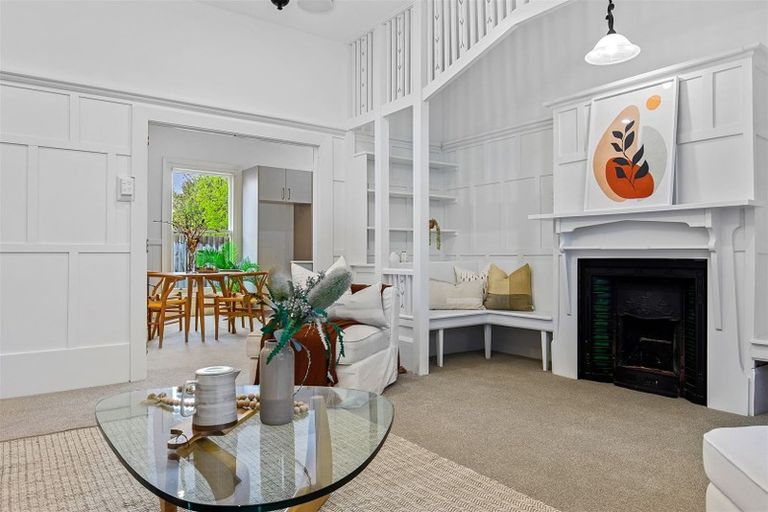 Photo of property in 200 Edgeware Road, Edgeware, Christchurch, 8013