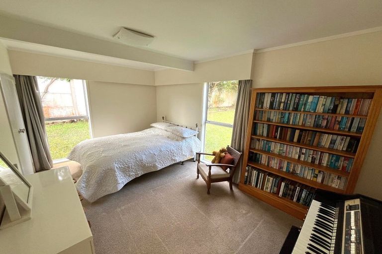 Photo of property in 6 Nea Place, Hillcrest, Auckland, 0627