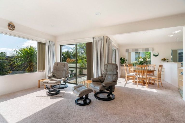 Photo of property in 1/12 Coroglen Avenue, Birkenhead, Auckland, 0626