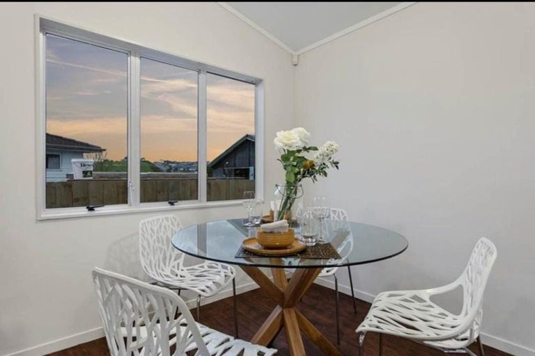 Photo of property in 25 Pukeroa Place, Papakura, 2110