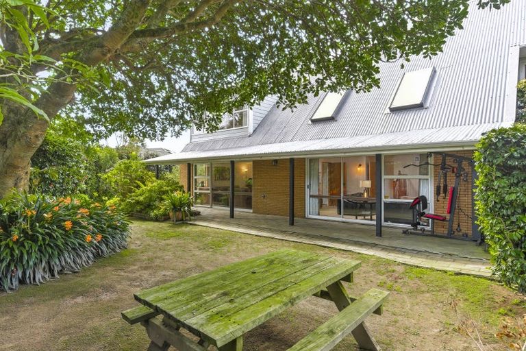 Photo of property in 335 Te Moana Road, Waikanae, 5036