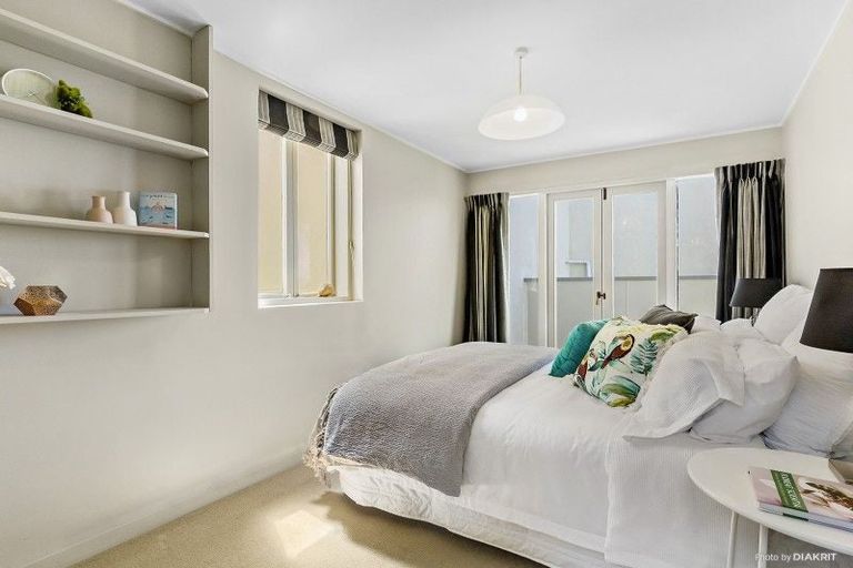 Photo of property in 53 Harbour View Road, Northland, Wellington, 6012